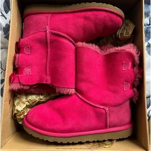 Size 6 got pink uggs